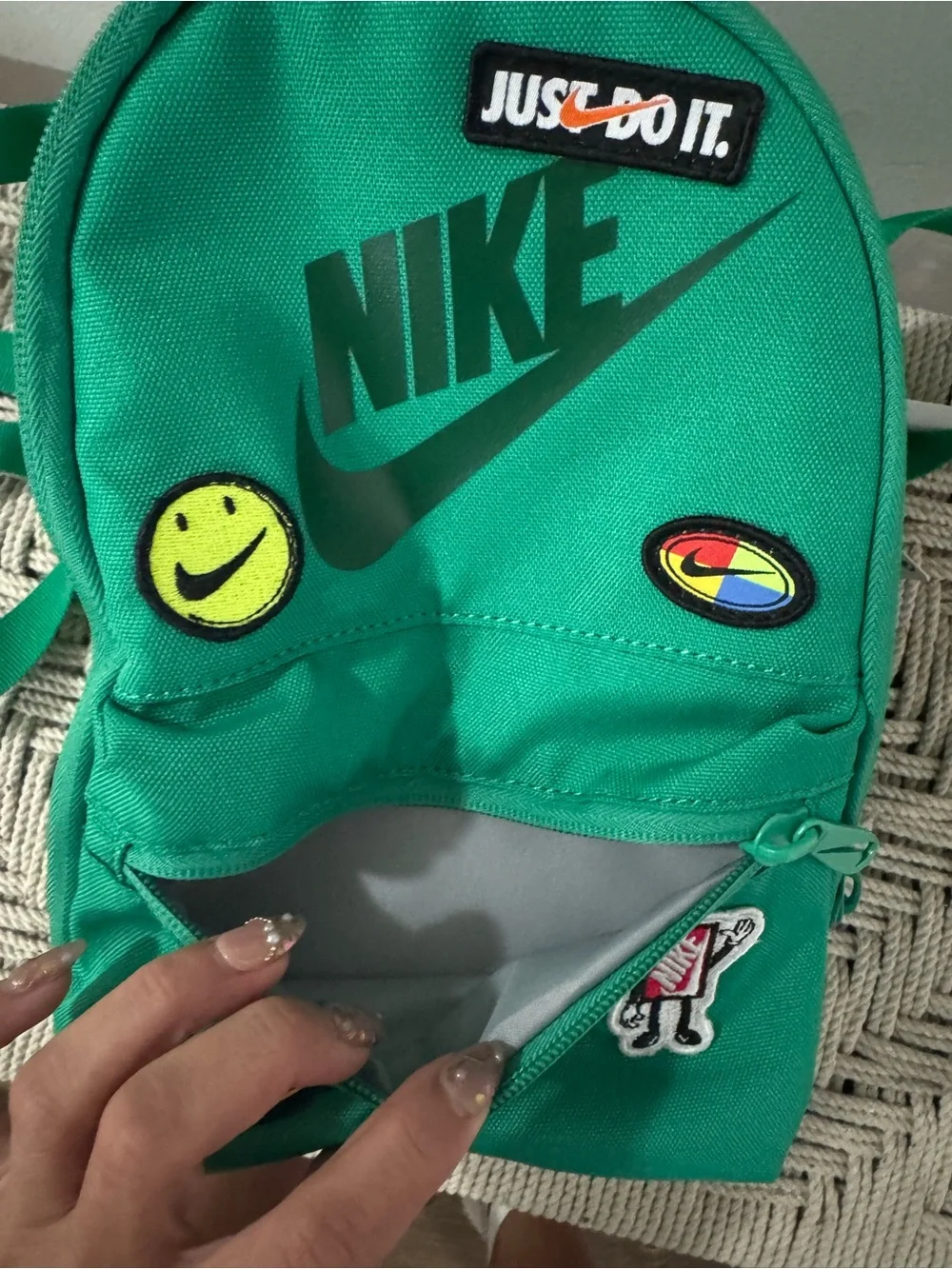 Nike Insulated Lunch Bag Green with Patch Accents - NWT